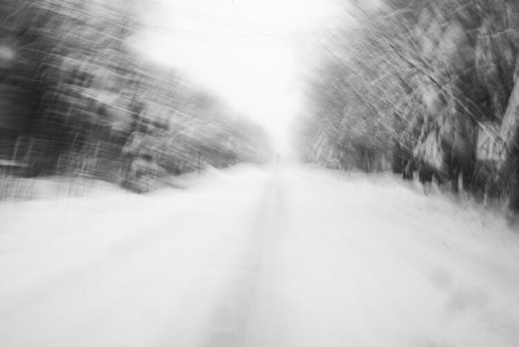 Down the road, black n white, noir et blanc, route, nature, hiver, winter